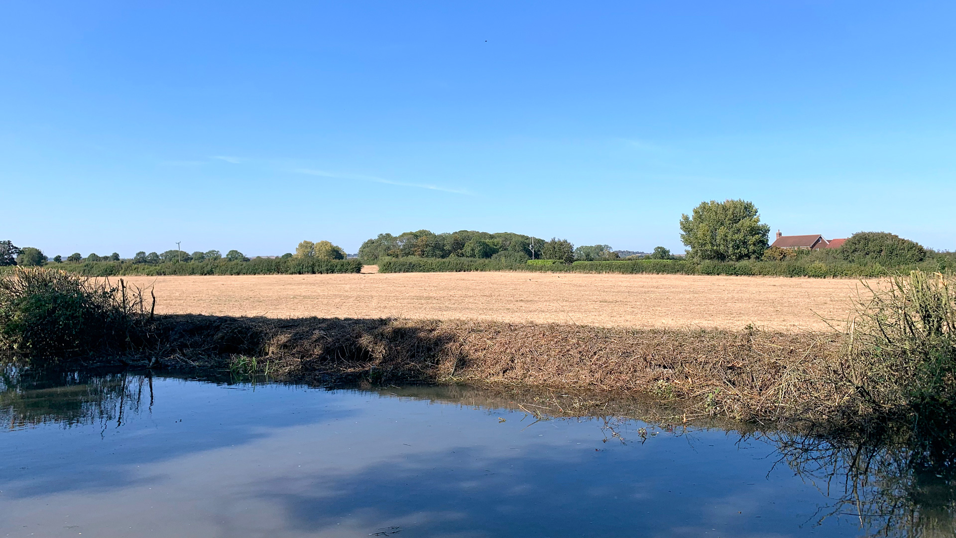 Land for sale on the Aylesbury Arm Canal