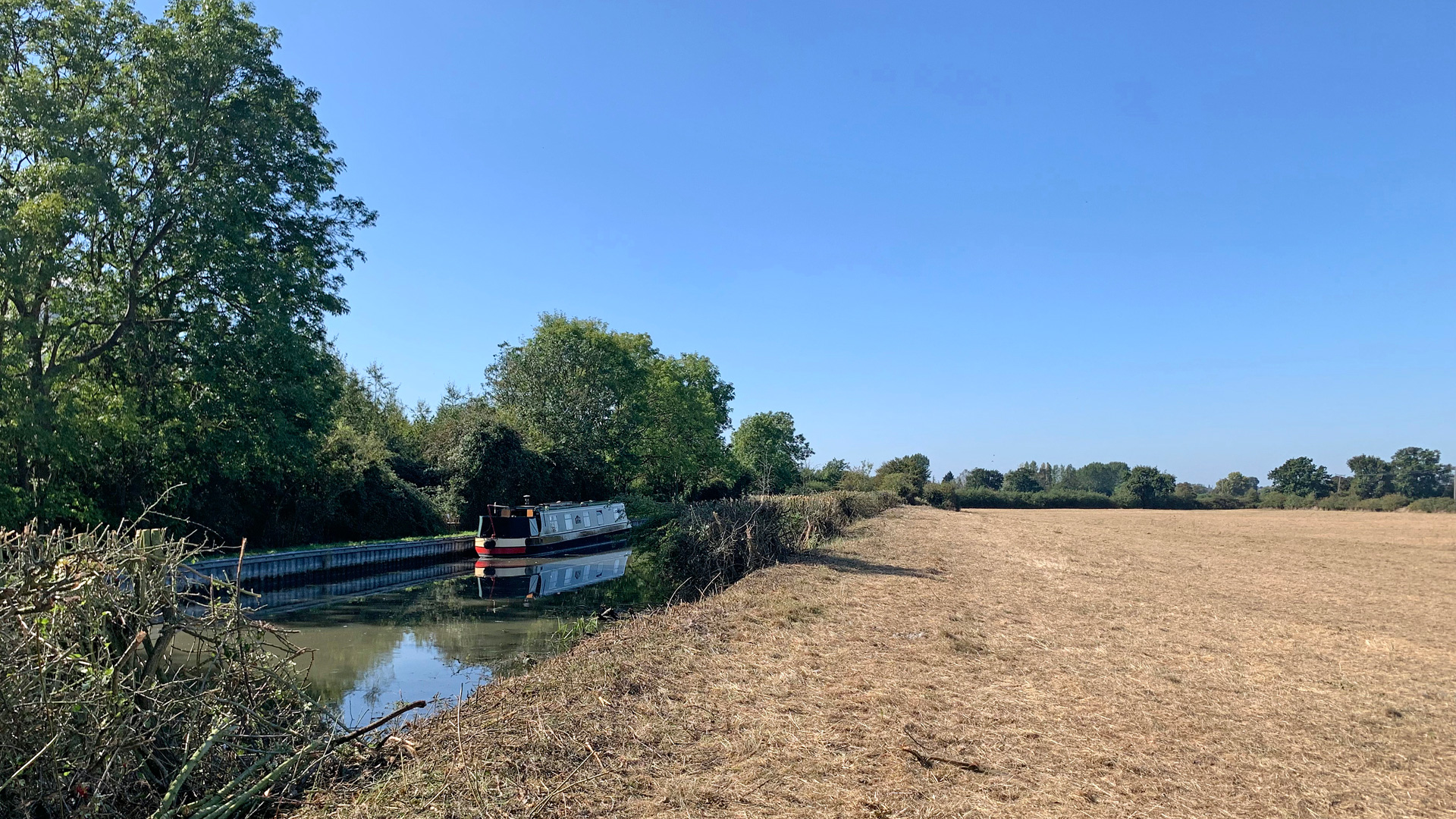 Land for sale on the Grand Union Canal