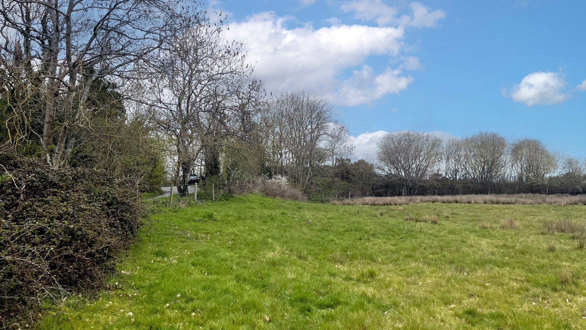 Land for sale with road frontage in Sulhamstead, Reading w